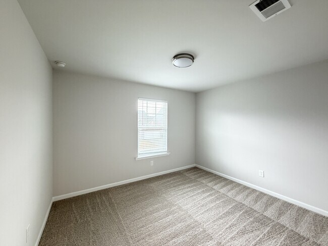 Building Photo - 5879 Wheeler Ridge Rd