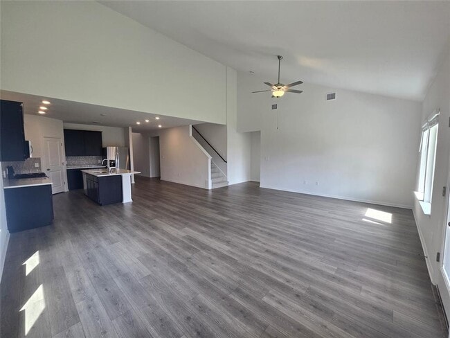 Building Photo - 715 Universal Dr