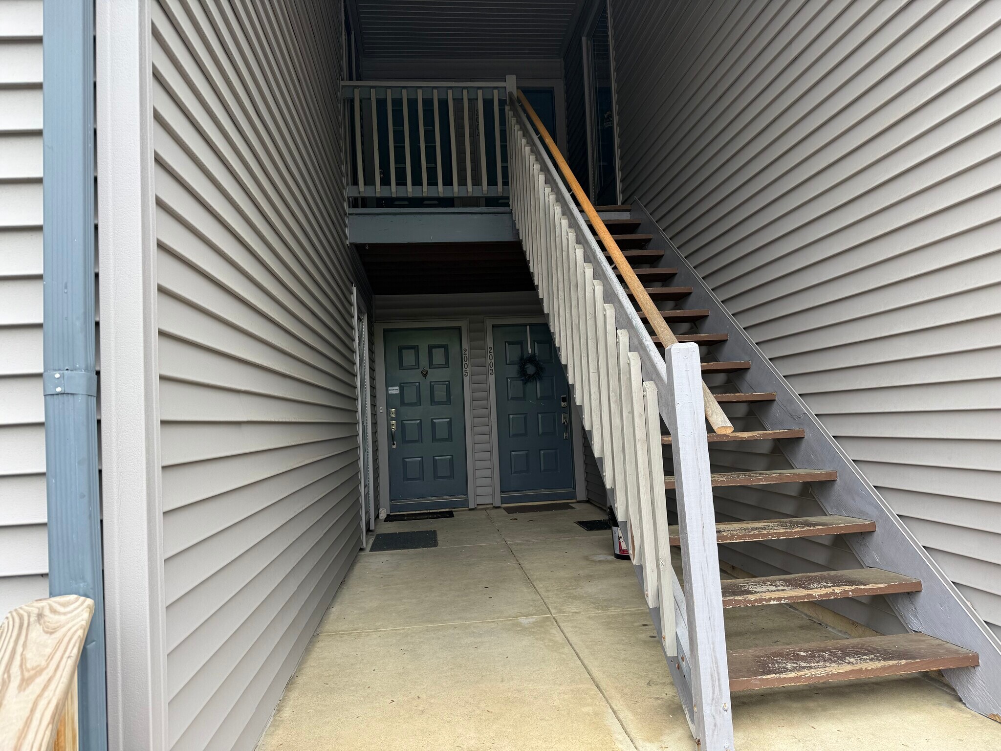 Building Photo - 2003 The Woods II