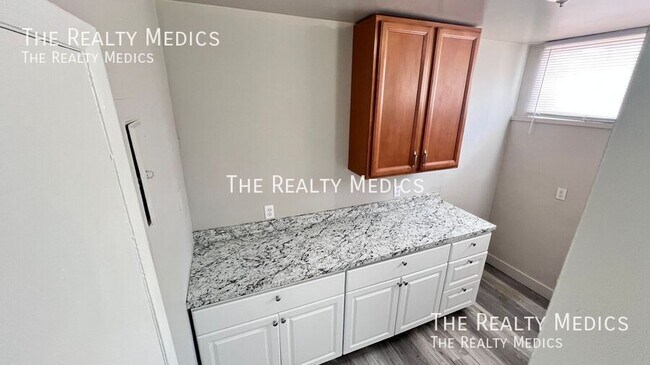 Building Photo - 1010 N Fiske Blvd