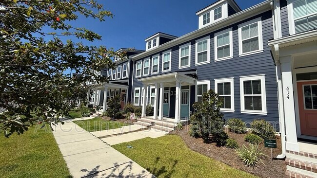 Building Photo - 612 Southview Ln