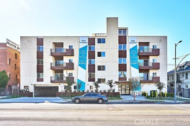 Building Photo - 1167 S Hoover St