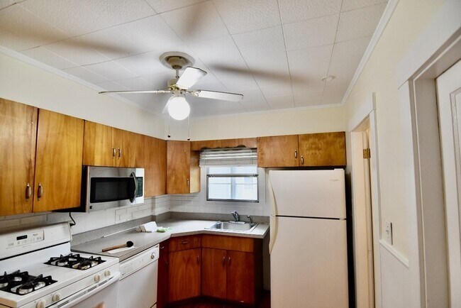 Building Photo - 9 Castlerock St