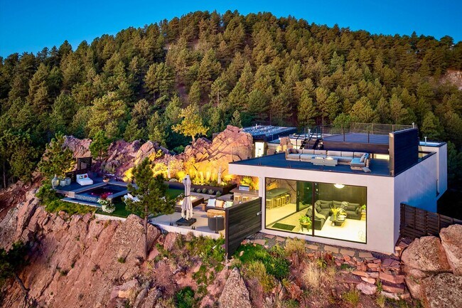 Building Photo - Private Foothills Sanctuary Minutes from Downtown | 5BD/4.5BA | Unlimited Views