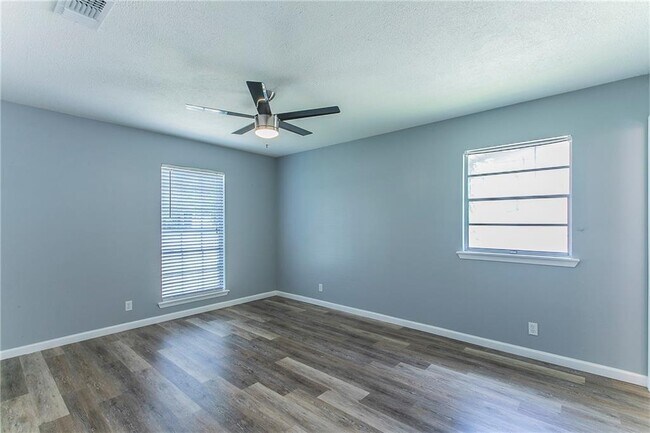 Building Photo - 1171 Angelina St