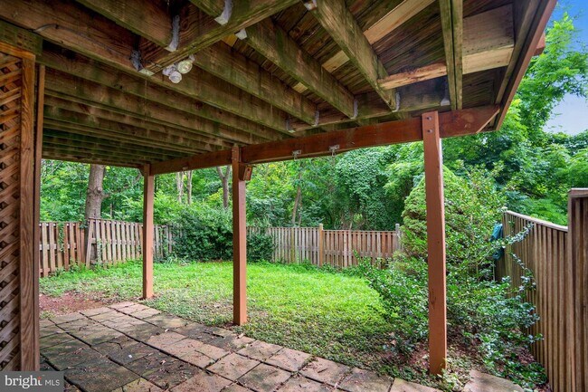 Building Photo - 5136 Glen Meadow Dr