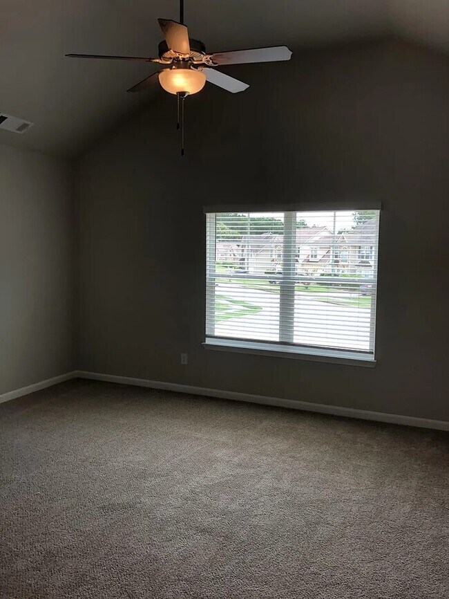 Building Photo - 1155 Oak Hollow Ln