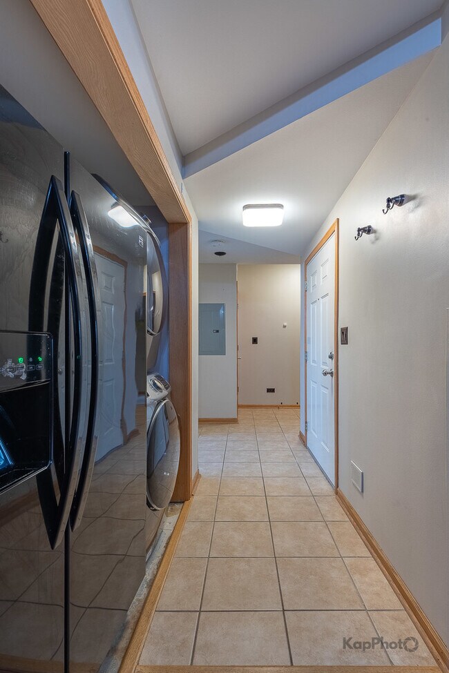 Building Photo - 519 S Maplewood Ave