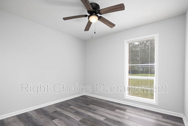 Building Photo - 2855 Viking Dr