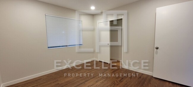 Building Photo - Spacious 5/3 Home With Fully Updated Kitchen, Over 2500SF of Space, Pets Negotiable