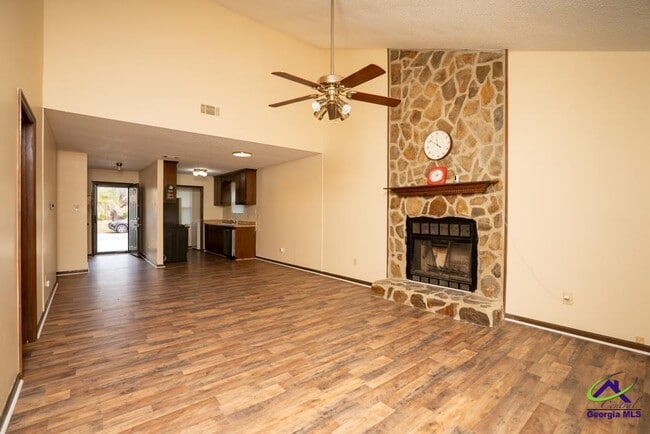 Building Photo - 420 Westcliff Cir