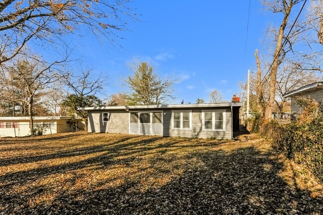 Building Photo - 4 Redwood Dr