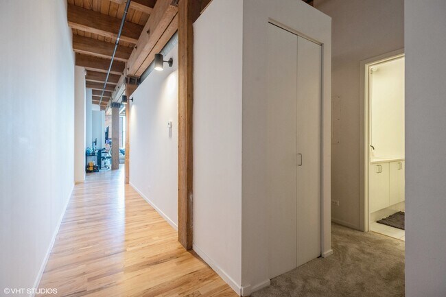 Building Photo - 728 W Jackson Blvd