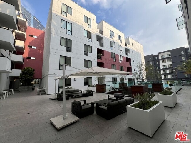 Building Photo - 1234 Wilshire Blvd