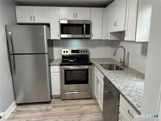 Building Photo - 12 Brewster Rd