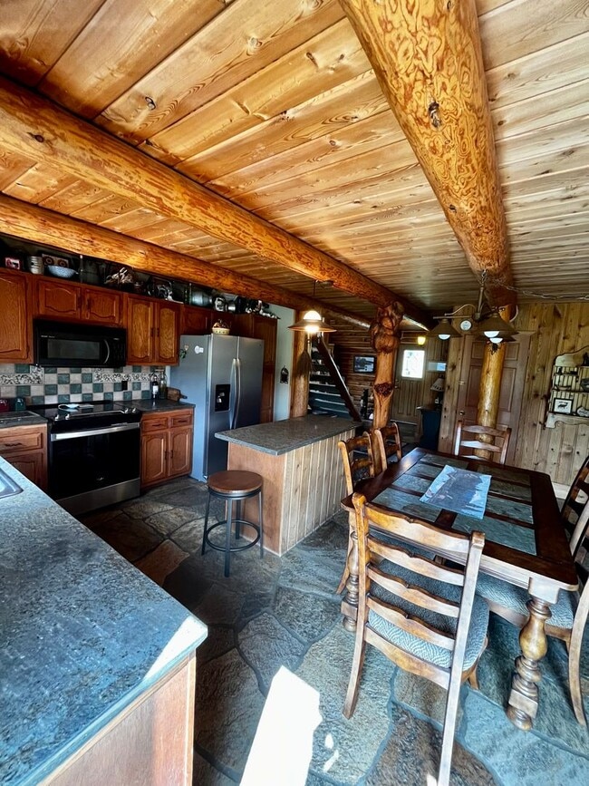 Building Photo - Fully Furnished Cabin Available - 10 Minut...