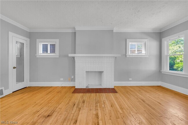 Building Photo - 921 Helmsdale Rd