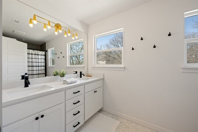 Building Photo - 6104 Reicher Dr