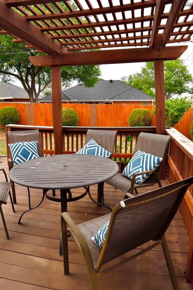 Building Photo - 19 Pilot Point Dr