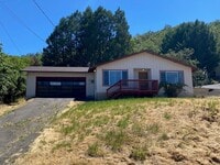 Building Photo - ~Centrally Located 3 Bedroom Home~