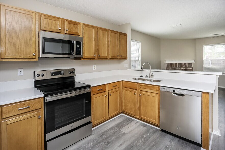 Building Photo - 8757 Garden Springs Dr