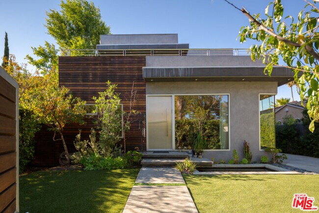 Building Photo - 459 Flores St