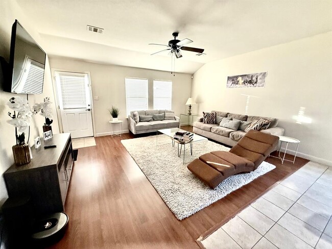 Building Photo - 168 Dolomite Dr