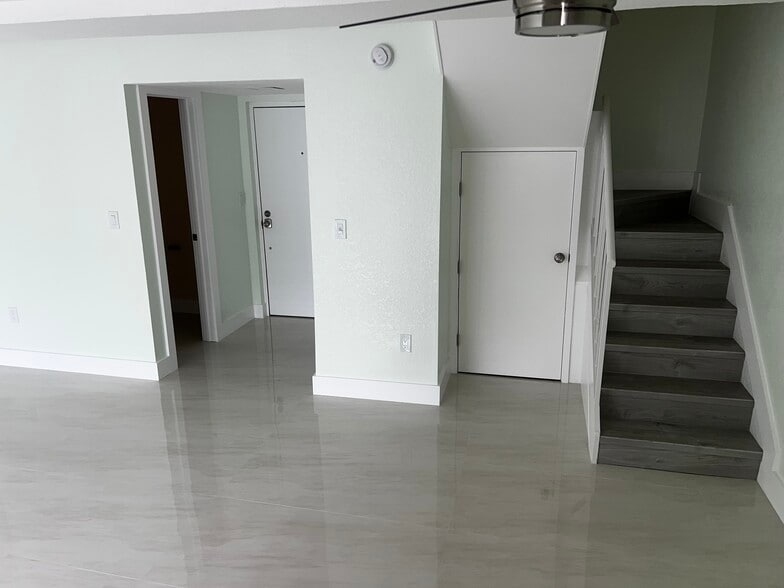 Building Photo - 9300 W Flagler St