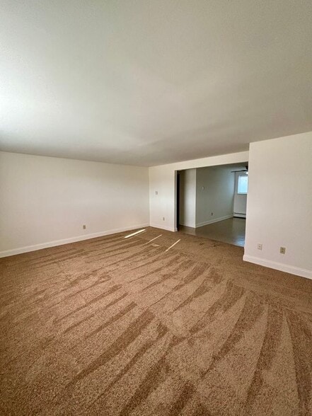 Building Photo - 21 Losson Garden Dr