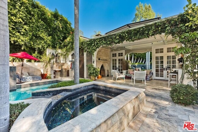 Building Photo - 2806 Nichols Canyon Rd