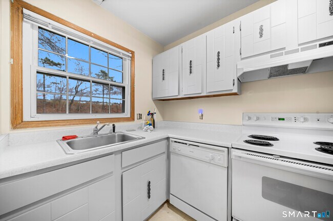 Building Photo - 167 Kinney St
