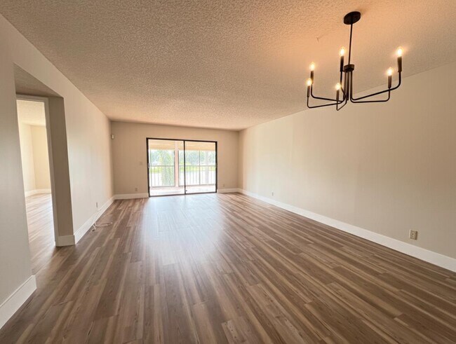 Building Photo - 7320 Amberly Ln