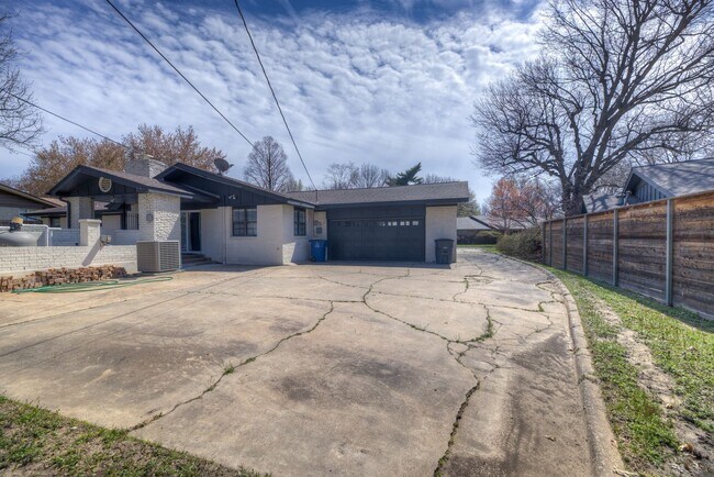Building Photo - FOR LEASE | Mid-town Tulsa | Available Now!