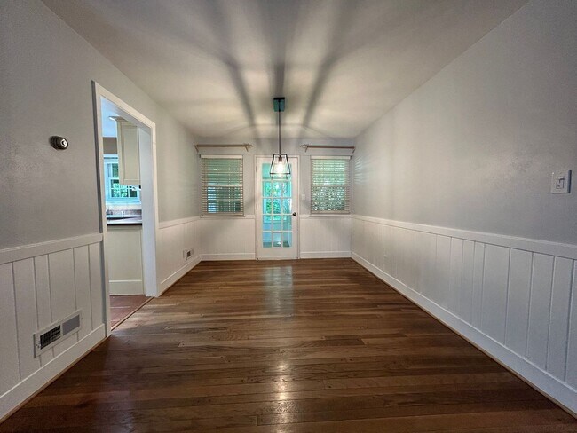 Building Photo - 3301 Brookside Ln
