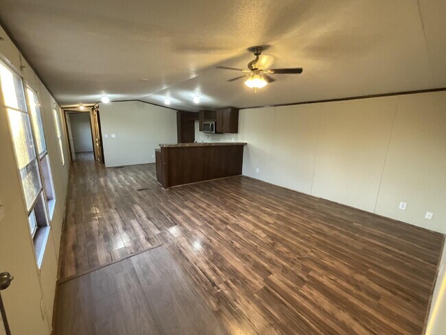 Building Photo - Charming 3-Bed, 2-Bath Retreat: Spacious 1216 Sq Ft Mobile Home in Peaceful Brazoria, TX!