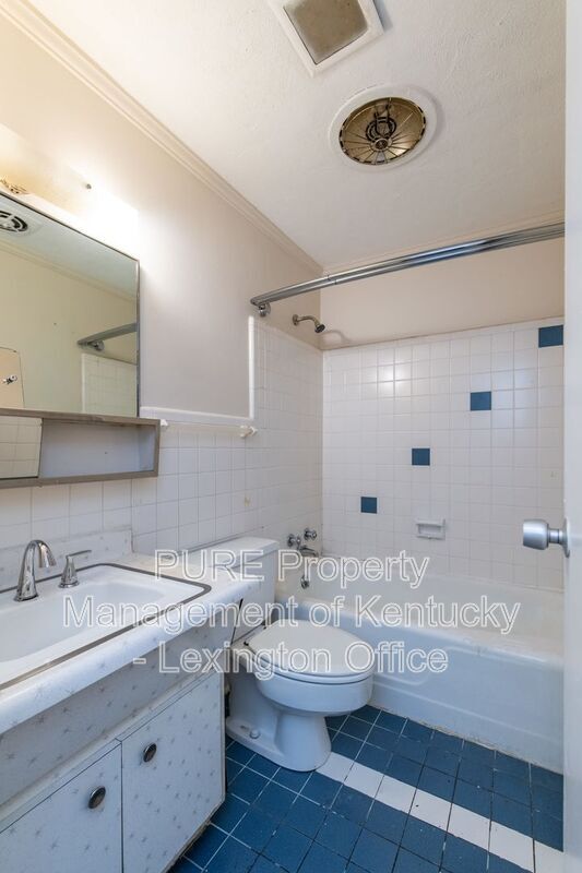 Building Photo - 1685 Alexandria Dr