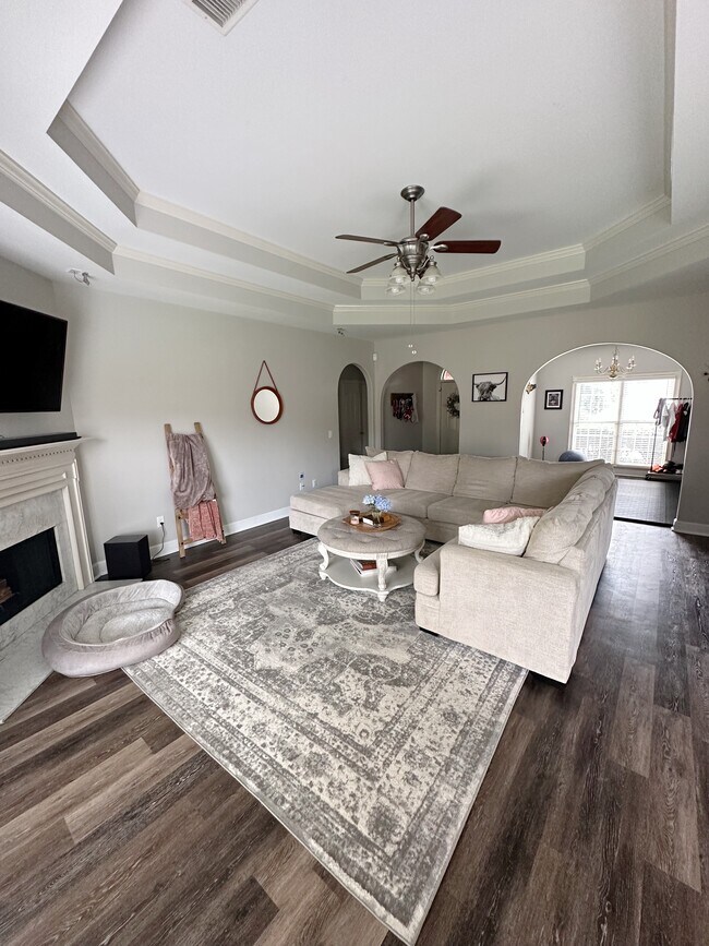 Building Photo - 5004 Hunter Ln