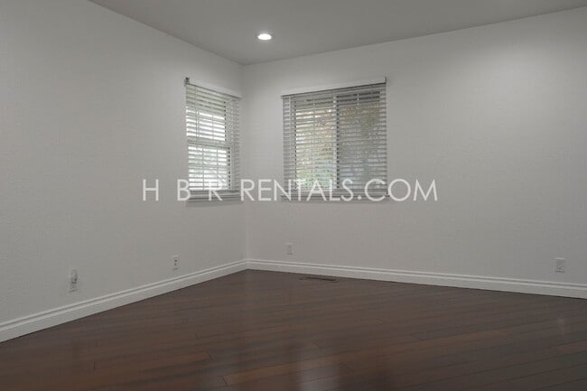 Building Photo - Single Story Charming 3-Bedroom Pleasanton Home Now MOVE IN Ready!