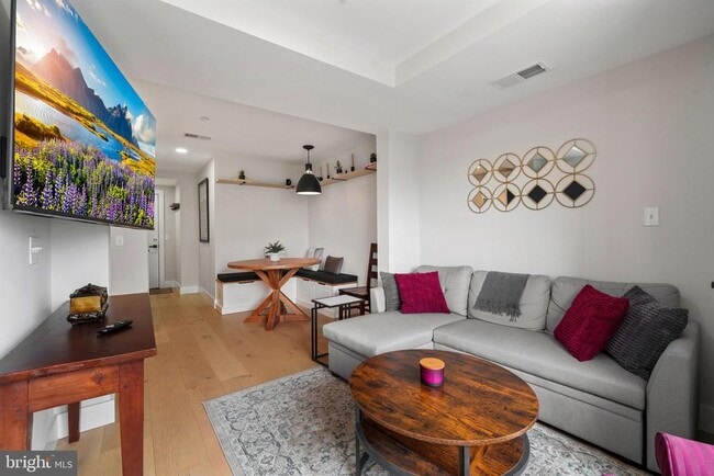 Building Photo - 919 12th St NE