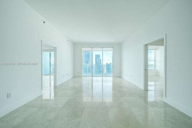 Building Photo - 950 Brickell Bay Dr