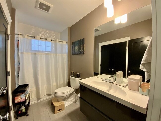 Building Photo - 65 Broadway