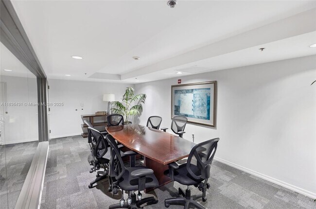Building Photo - 1155 Brickell Bay Dr