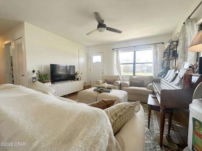 Building Photo - 412 W 18th Ct