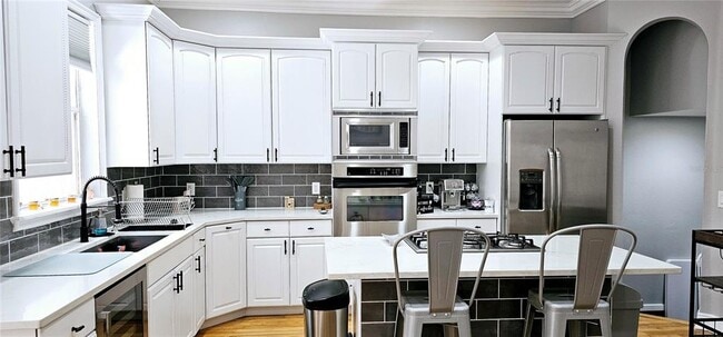 Building Photo - 1147 Delaney Ave