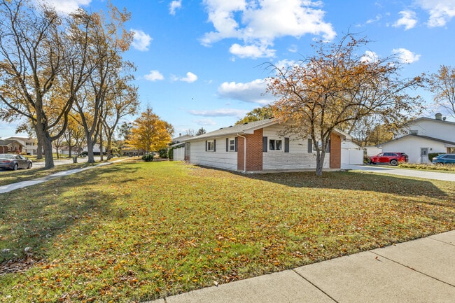 Building Photo - 601 Hillcrest Blvd