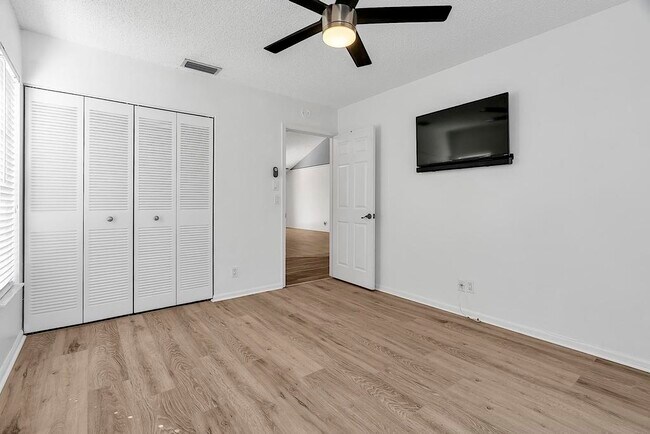 Building Photo - 416 Buttonwood Pl