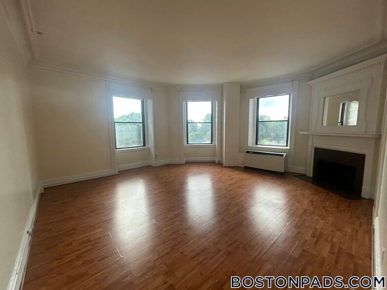 Building Photo - 62 Boylston St