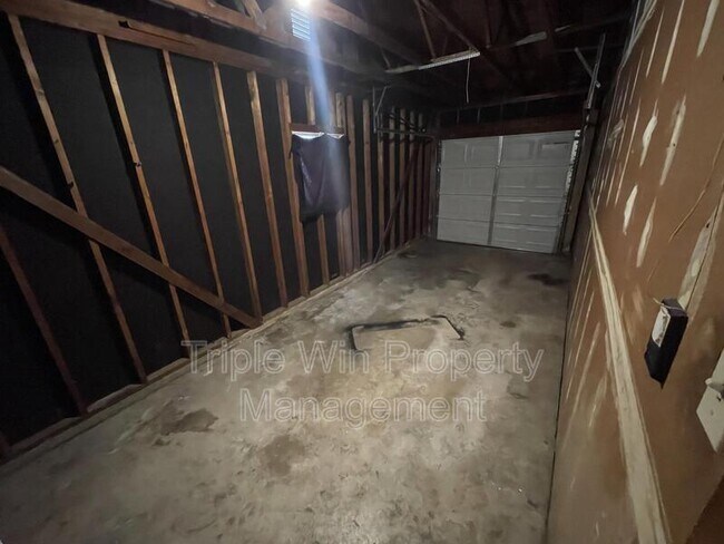 Building Photo - 10203 Trio Ln