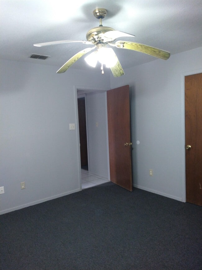 Building Photo - 105 Rockwell Way