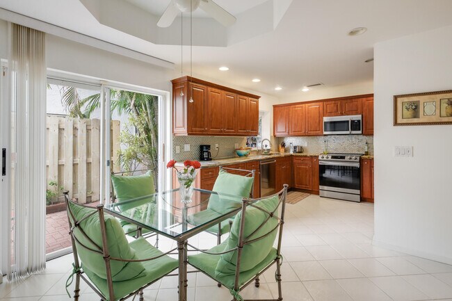 Building Photo - 11570 Briarwood Cir